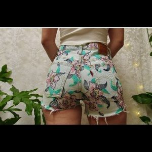 Original Levi’s floral print denim short